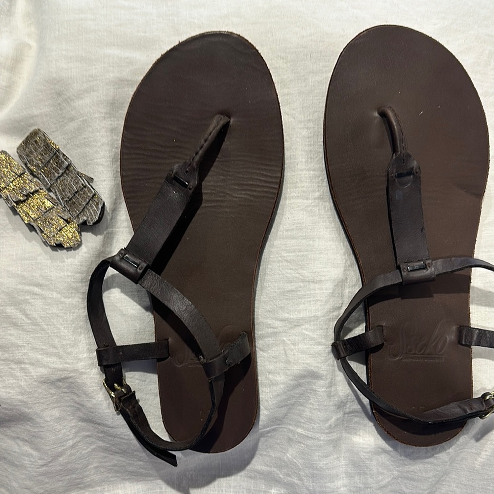 SSEKO handmade Leather sandals with interchangeable accent. Size 10